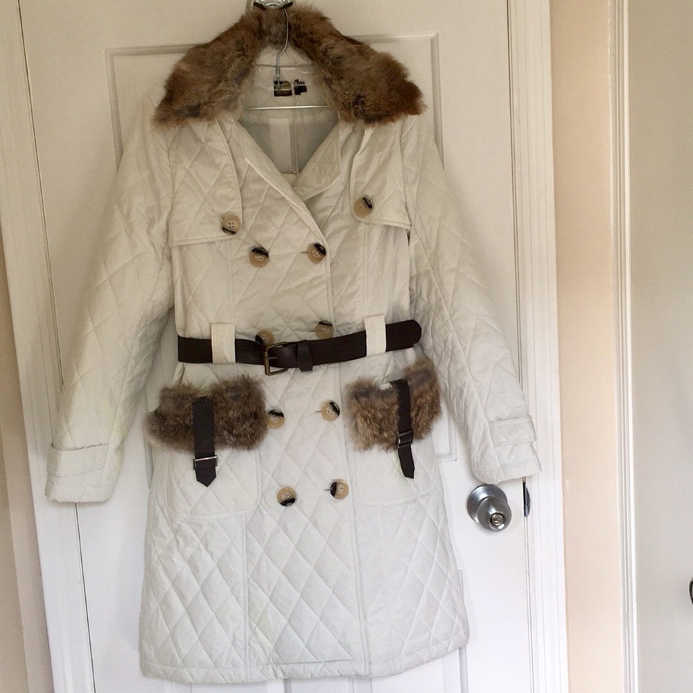Quilted White Coat with Fur Trim (sz Small)